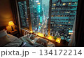 雪夜裡，臥室的窗戶可以俯瞰香港的夜景。 134172214