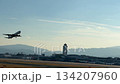 伊丹空港の離陸 134207960