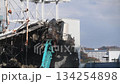 Demolition work using a large-scale splitter: An old reinforced concrete building 134254898