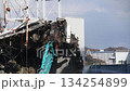 Demolition work using a large-scale splitter: An old reinforced concrete building 134254899