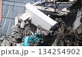 Demolition work using a large-scale splitter: An old reinforced concrete building 134254902