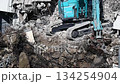 Demolition work using a large-scale splitter: An old reinforced concrete building 134254904