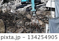 Demolition work using a large-scale splitter: An old reinforced concrete building 134254905