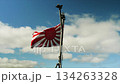 風になびく旭日旗 134263328