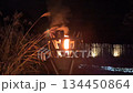 ススキと火 134450864