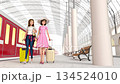 列車に乗って旅行に出かける女性達。彼女達は途切れることなく永遠に歩き続けます。 134524010
