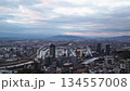 熊本站無人機拍攝的清晨薄霧中的熊本市照片 134557008
