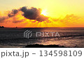 用無人機拍攝五島列島斑島的日落美景 134598109