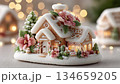 クリスマスジンジャーブレッドハウス暖かな光が灯るお祭りムード 134659205