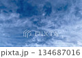 手前から奥に流れる霞のような雲　タイムラプス 134687016