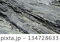 三浦半島城島：從空中俯瞰美麗的海岸線，可見白色燈塔和地質構造。 134728633