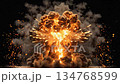 巨大な火球が炸裂する大爆発 134768599