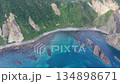 北海道島武意海岸の断崖と青い海を望む空撮映像 134898671