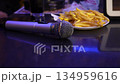 カラオケでフライドポテトを食べる様子 134959616