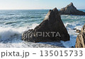 伊良湖岬　堀切町海岸の岩礁に打ち寄せる荒波 135015733