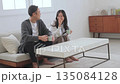 リビングのミドル夫婦　 135084128