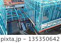 軽量鉄骨住宅の建設現場 新築住宅の骨組み 軽量鉄骨住宅の建設現場 新築住宅の骨組み 135350642