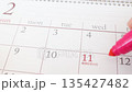 2月11日の建国記念の日の祝日を示すカレンダー。 135427482