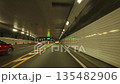 駕車穿越首都高速公路隧道－車載視頻 135482906