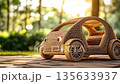 陽光の下の手作り段ボール車モデル 135633937