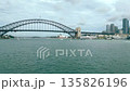 ドローン空撮によるシドニー・オペラハウスとハーバーブリッジの風景動画 ドローン空撮によるシドニー・オペラハウスとハーバーブリッジの風景動画 135826196