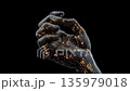 AIと人間の融合を象徴するデジタルハンド 135979018