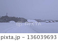 雪降る三内丸山遺跡（青森県・青森市） 136039693