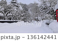 雪降る角館・伝承通り（秋田県・仙北市） 136142441