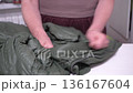 How to effectively clean and maintain a puffer jacket at home for long-lasting use 136167604