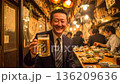 居酒屋で乾杯する日本人ビジネスマン 136209636