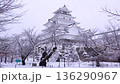 冬の会津・雪降る鶴ヶ城（福島県・会津若松市） 136290967