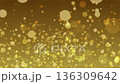 ゴールドの上昇する丸い光 136309642