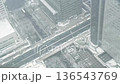 從東京都廳展望台眺望雪景。雪中的東京。 136543769