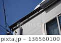 雪国の壊れた屋根 136560100