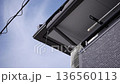 雪国の壊れた屋根 136560113