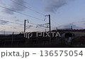 夕暮れを走るE5系とE6系新幹線 136575054