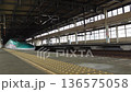 北上駅に停車中のやまびこを追い越すはやぶさ 136575058