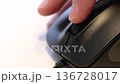 マウスを指で操作する 136728017