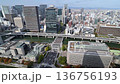 大阪の御堂筋と中之島の風景 (大阪府大阪市北区) チルトダウン 136756193