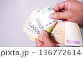 Video of counting Korean banknotes by hand 136772614