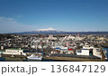 早春の酒田港から望む市街地と鳥海山 136847129