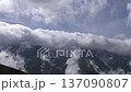 從長野縣白馬村八峰根眺望白馬山脈上空飄過的雲霧 137090807