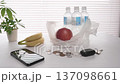 日本硬幣和塑膠袋分別代表儲蓄、家庭管理和購物。 137098661