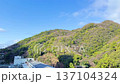 冬の六甲山と山肌に落ちる雲のうねり　タイムラプス 137104324
