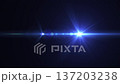 水平移動的藍色光效。鏡頭光暈 137203238