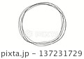 帶有模擬紋理的動態圓圈，強調草圖，以及帶有重疊粗糙線條的顫動圓形框架。 137231729