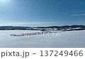 冬のサロマ湖 キムアネップ岬 雪原空撮動画 137249466