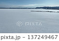 冬のサロマ湖 キムアネップ岬 雪原空撮動画 137249467