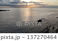 三浦半島海面上的橘色夕陽 137270464