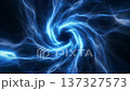 暗闇で回転する輝くブルーのエネルギーワープ：サイバーセキュリティや未来技術をイメージした抽象背景 137327573